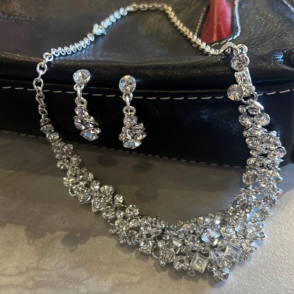 Silvertone Crystal Embellished Necklace and Earring Bridal Set  NWT - Picture 3 of 13